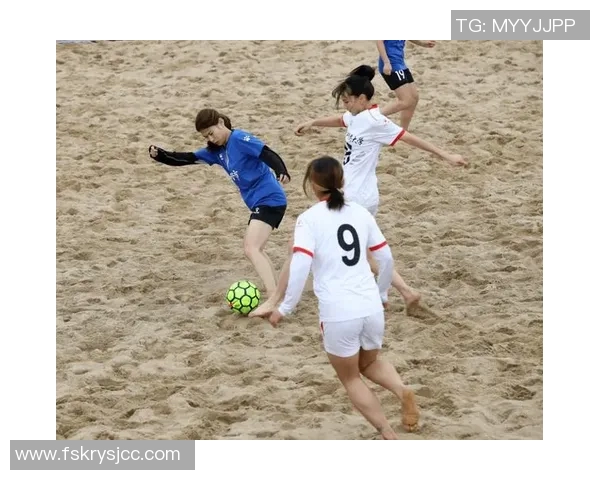 足球明星齐聚沙滩欢乐合照展现友谊与激情的完美瞬间